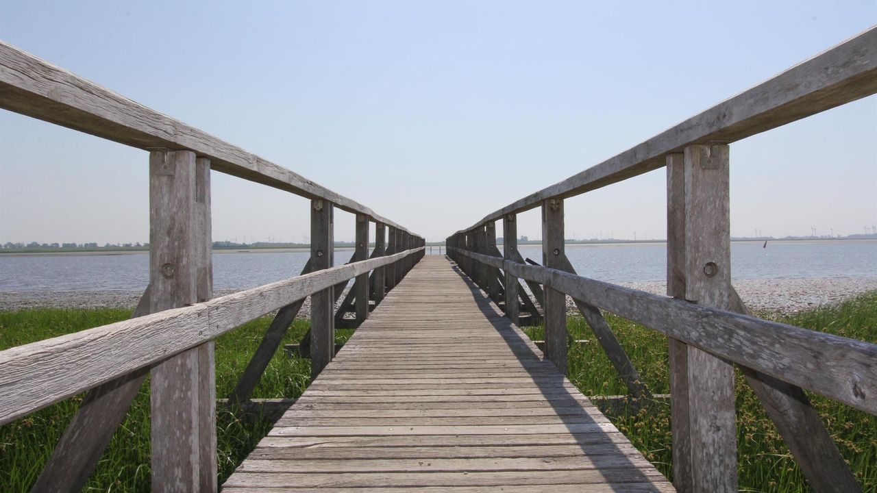 Der Steg direkt in die Eider Der Steg direkt in die Eider